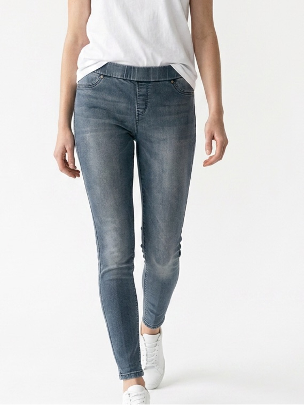 Bebe Women's Blue Denim Mid Rise‎ Skinny Jeans Size 30 Stretchy
